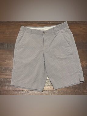 Under Armour Match Play Gray Dot Golf Shorts men's size 34  10” Inseam